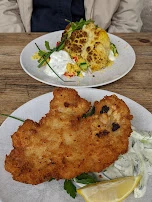 Schnitzel Wiener Art Mit Kartoffelsalat Und Gurkensalat